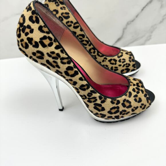 Betsey Johnson Women Cheetah Leather Stiletto Mirror Heel Peep Toe Black Size 8 - Picture 2 of 14
